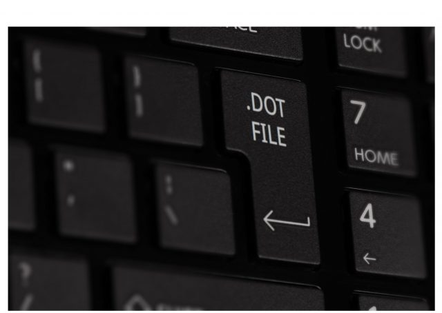 Aparece un teclado negro con la palabra .dotfiles en la tecla enter.